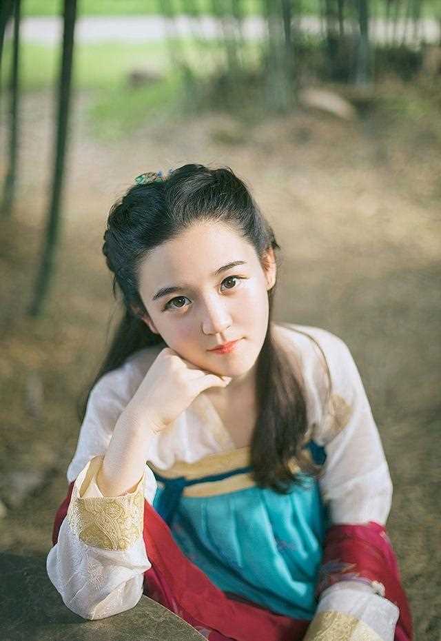 最新古装美女红丝飘带户外清新壁纸