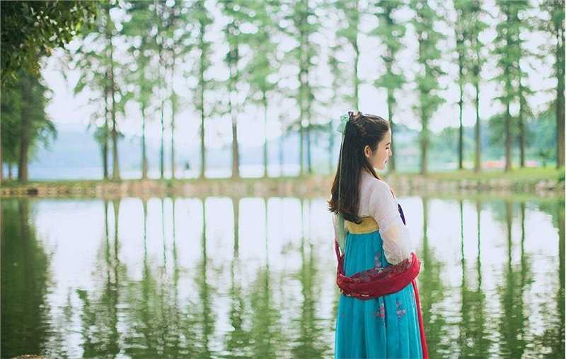 最新古装美女红丝飘带户外清新壁纸