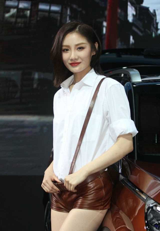 特别专辑热裤车模活动现场诱惑拍摄