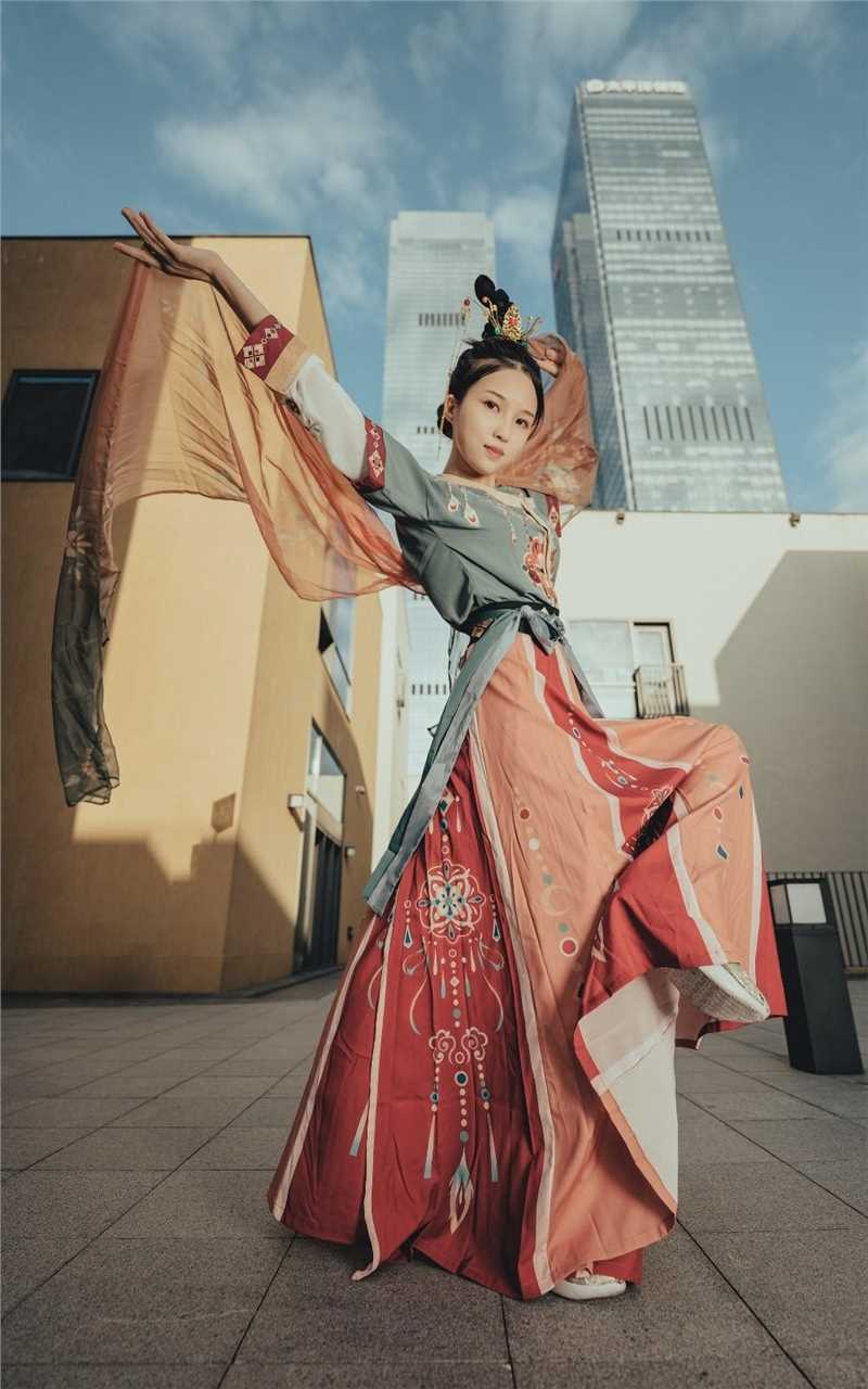 精选古韵敦煌美女户外街拍图册