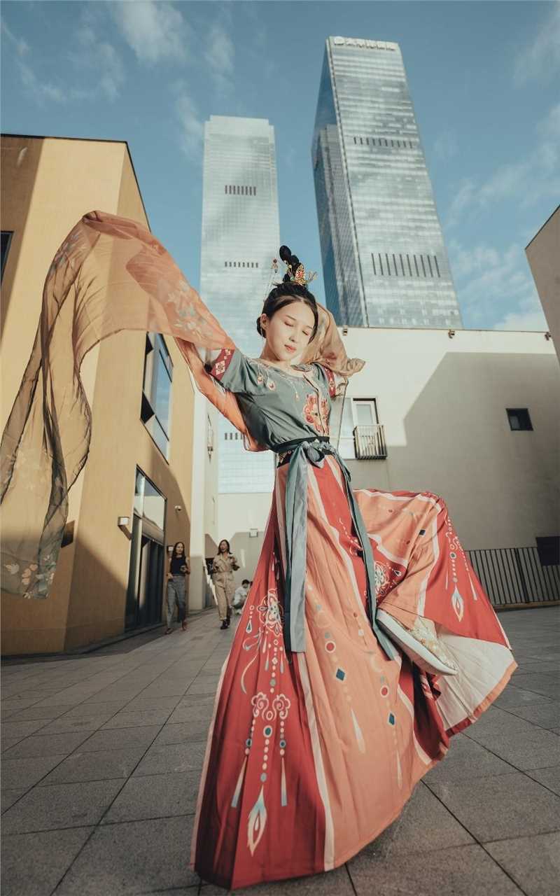 精选古韵敦煌美女户外街拍图册