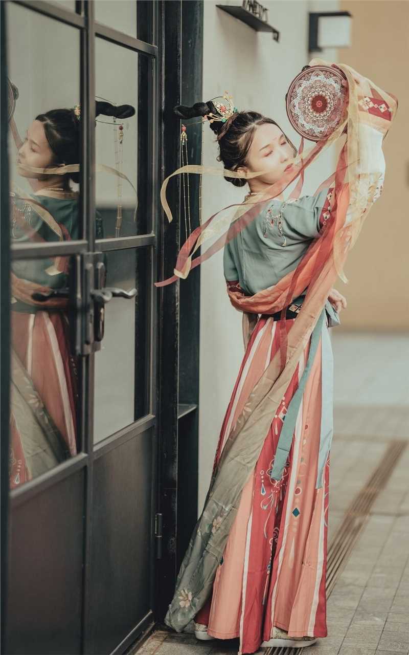 精选古韵敦煌美女户外街拍图册