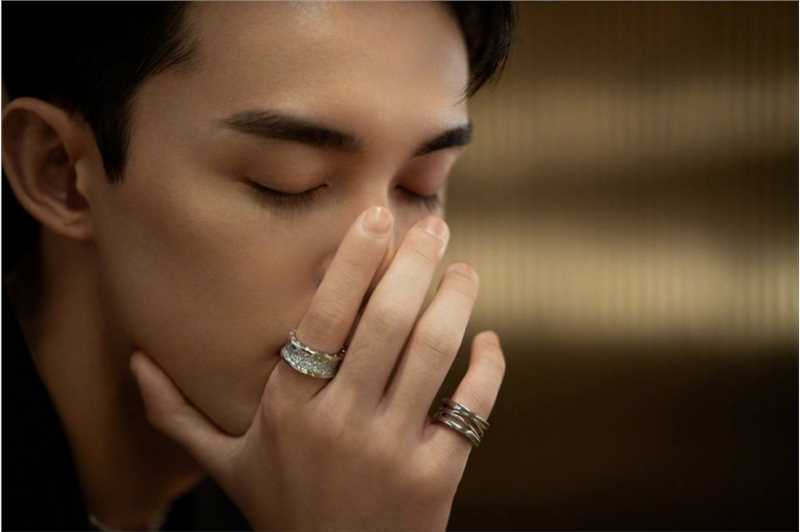 最新吴磊深V西装气质时尚壁纸