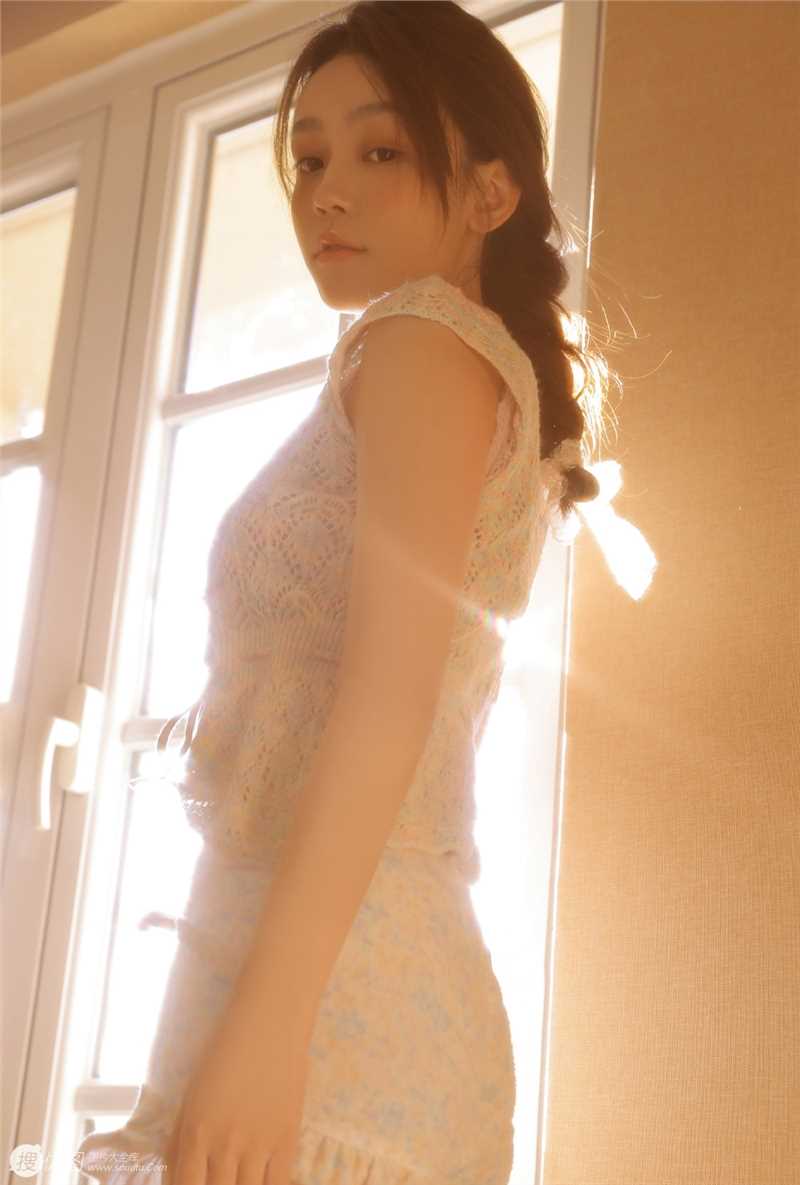 优质氛围感少女睡裙私房性感相册