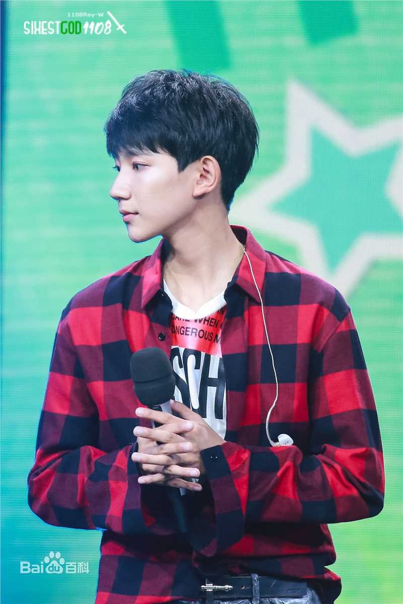 王源(Roy)16110816岁生日会素颜照壁纸