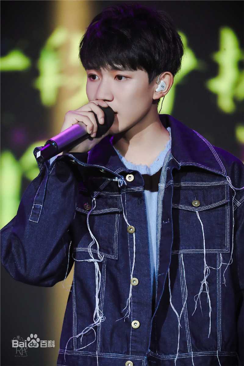 王源(Roy)16110816岁生日会素颜照壁纸