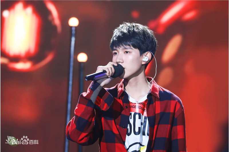 王源(Roy)16110816岁生日会素颜照壁纸