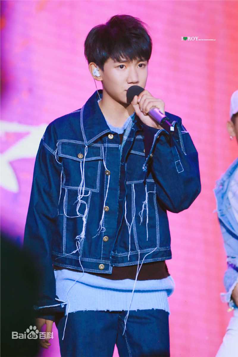 王源(Roy)16110816岁生日会素颜照壁纸