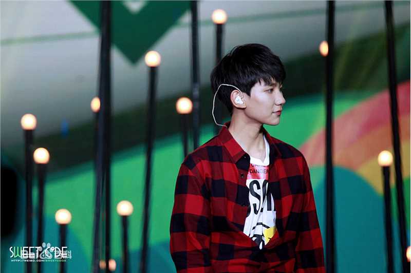 王源(Roy)16110816岁生日会素颜照壁纸