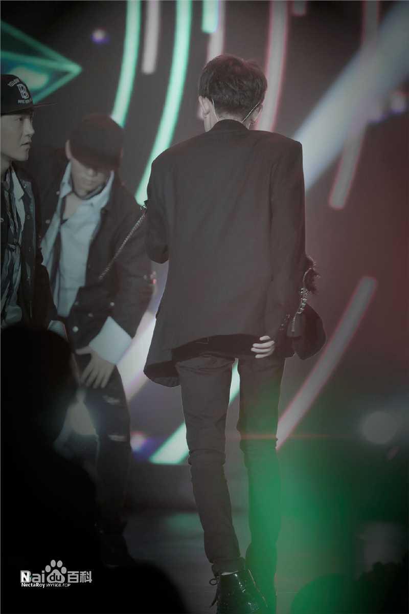 王源(Roy)16110816岁生日会素颜照壁纸