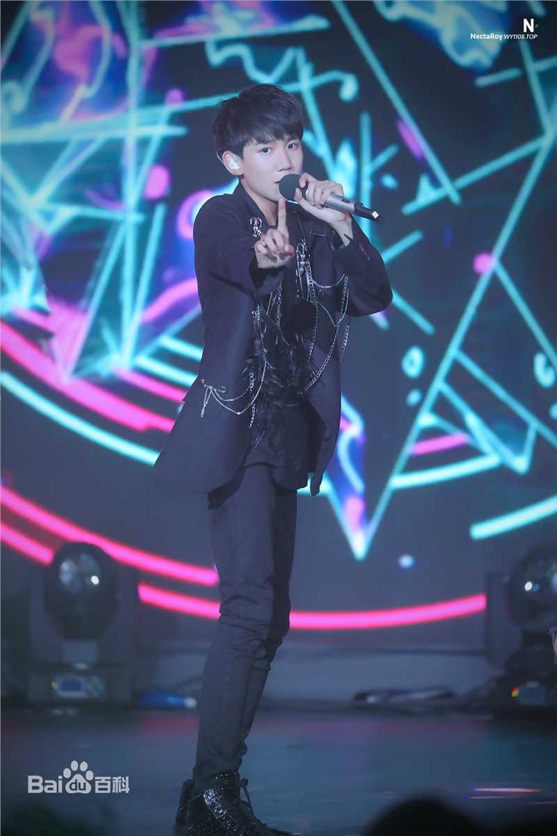 王源(Roy)16110816岁生日会素颜照壁纸