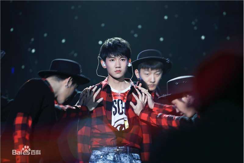 王源(Roy)16110816岁生日会素颜照壁纸