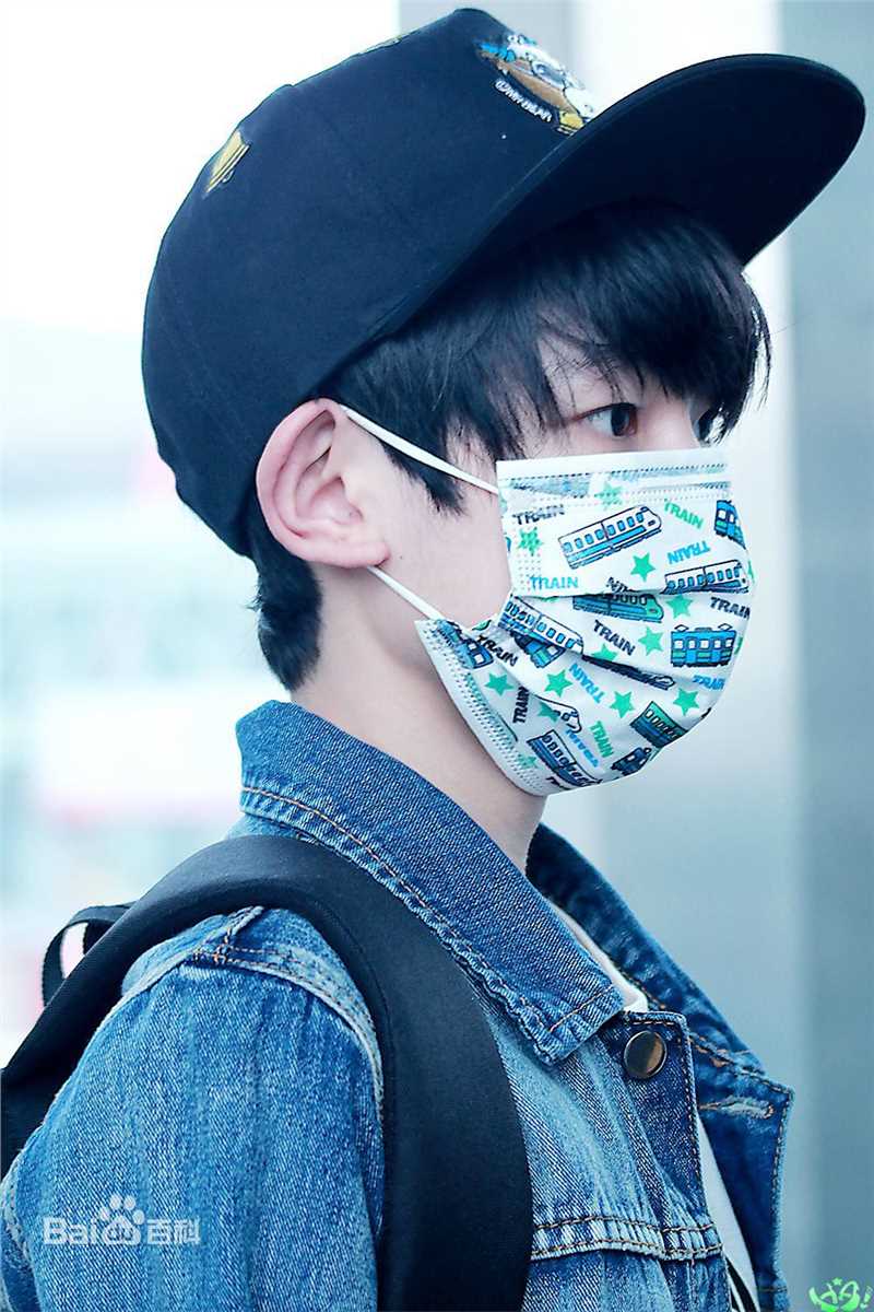 王源(Roy)的机场画报2015素颜照相册