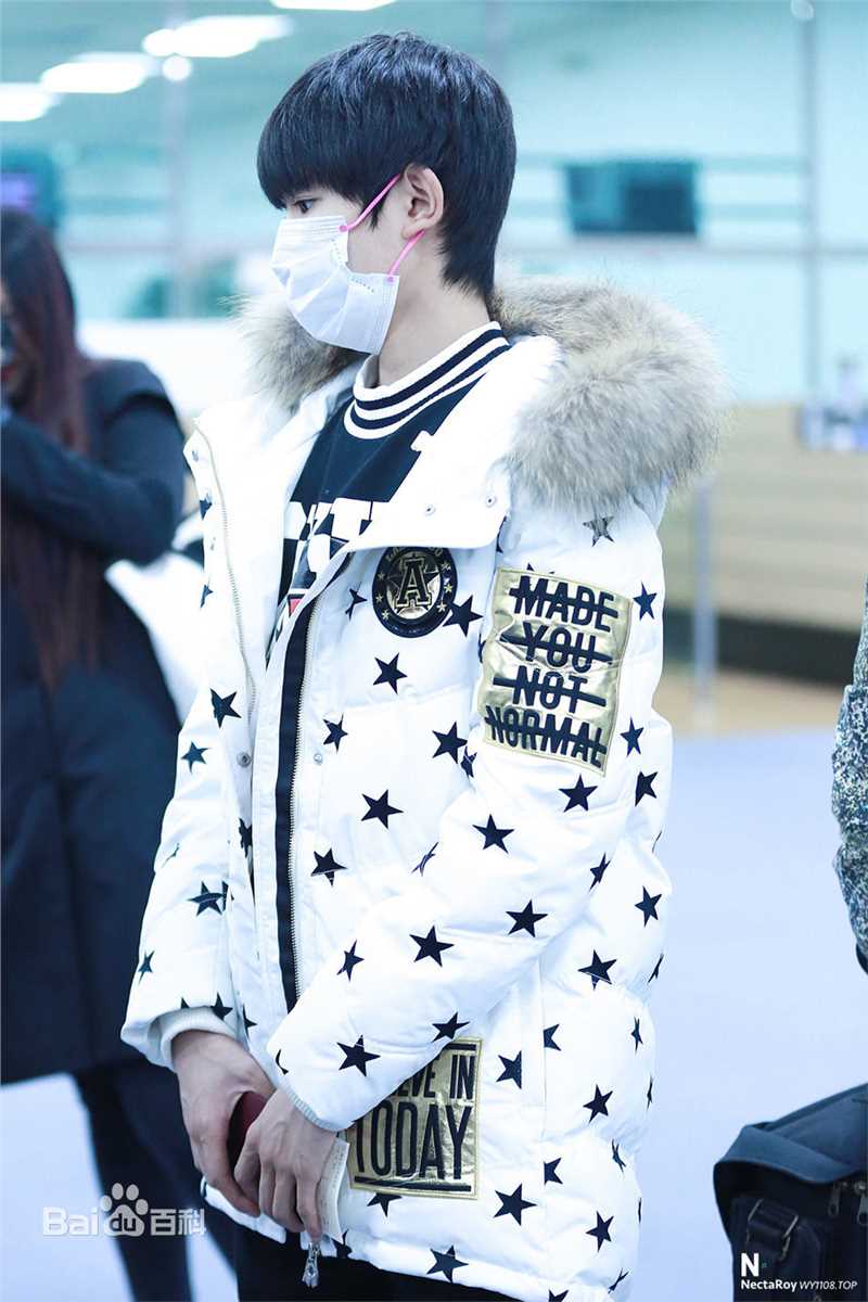 王源(Roy)的机场画报2015素颜照相册