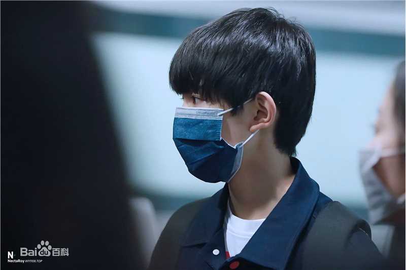 王源(Roy)的机场画报2015素颜照相册