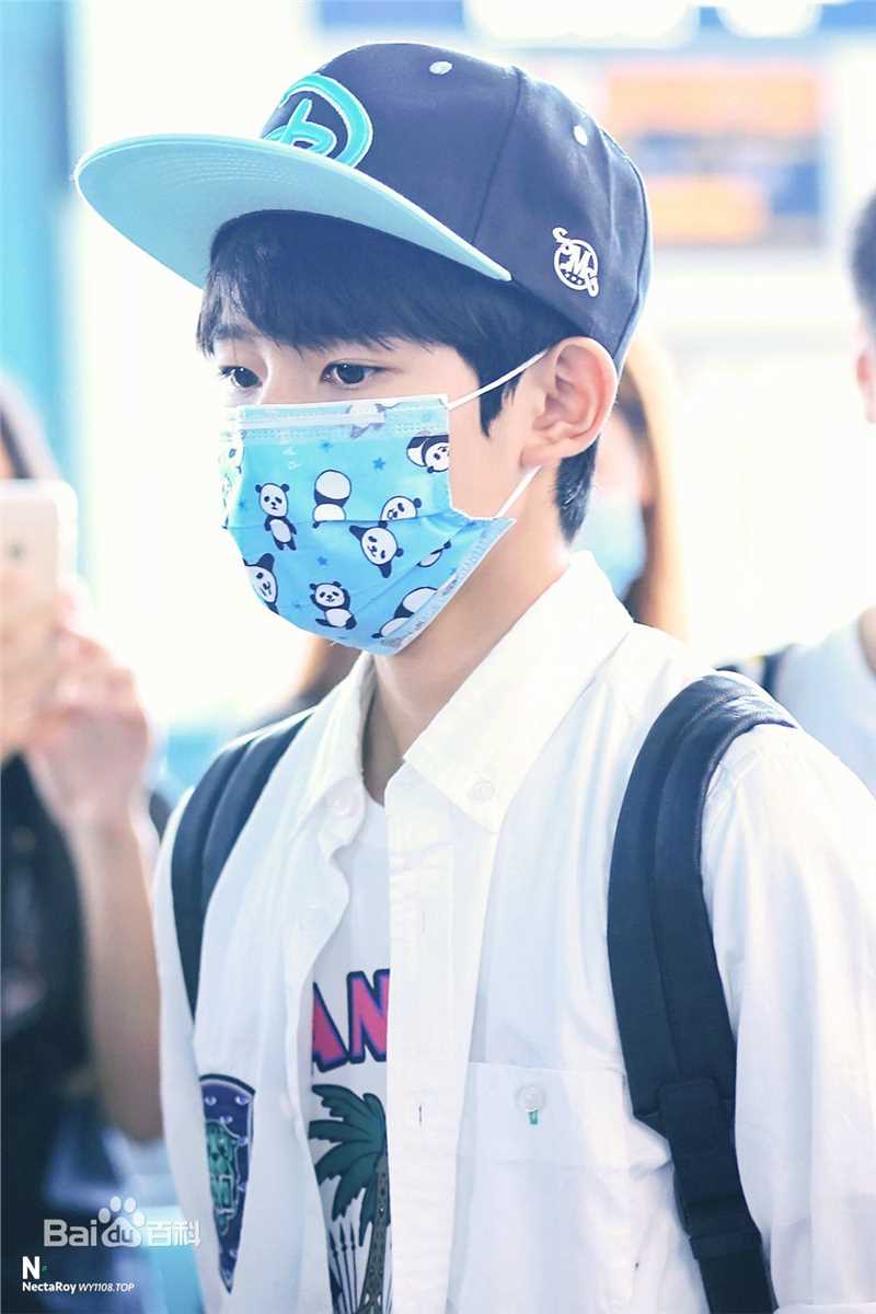 王源(Roy)的机场画报2015素颜照相册