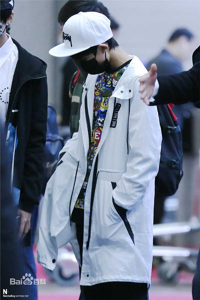 王源(Roy)的机场画报2015素颜照相册