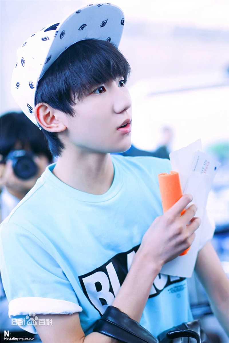 王源(Roy)的机场画报2015素颜照相册