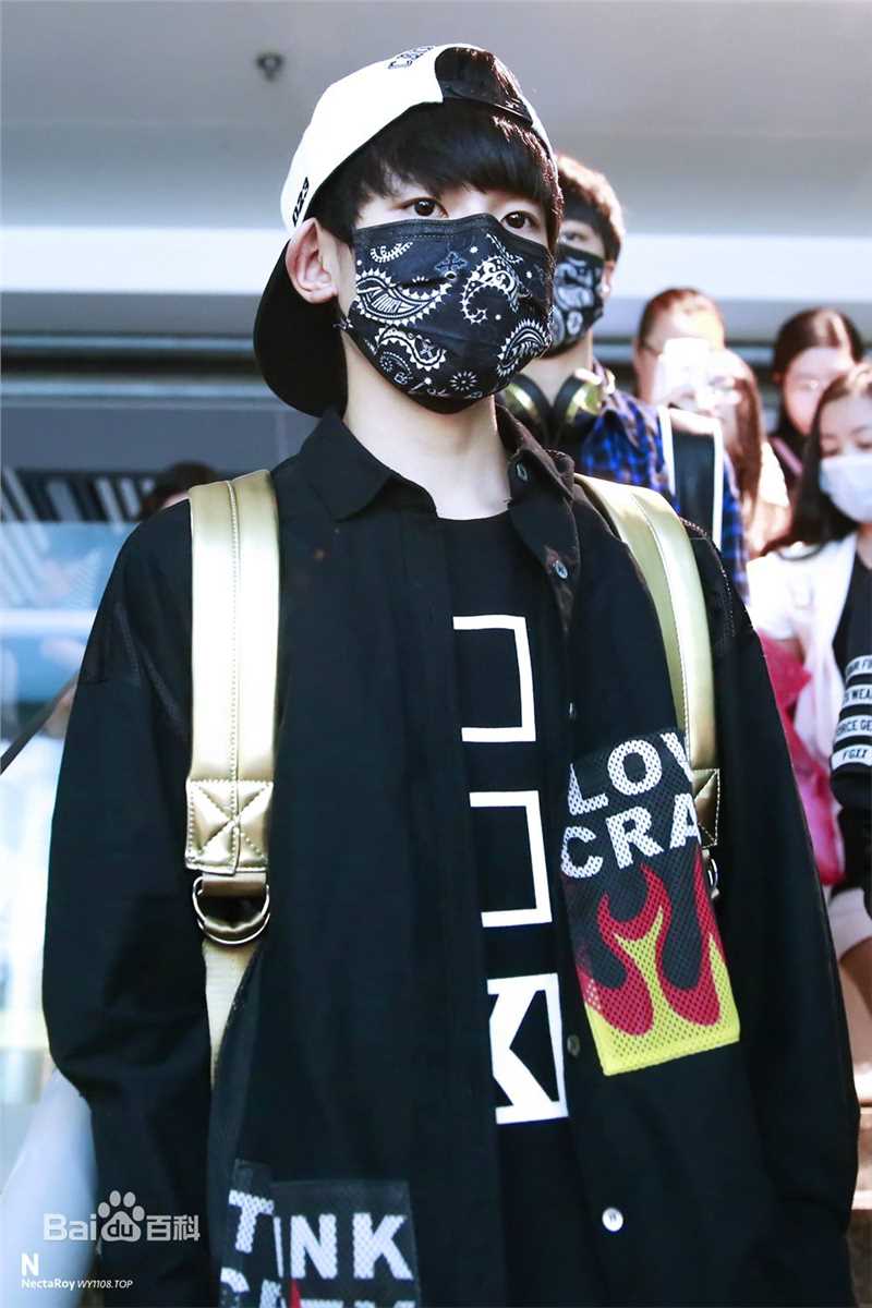 王源(Roy)的机场画报2015素颜照相册