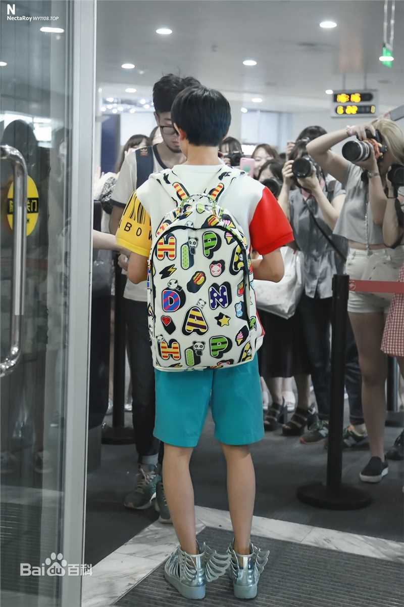 王源(Roy)的机场画报2015素颜照相册