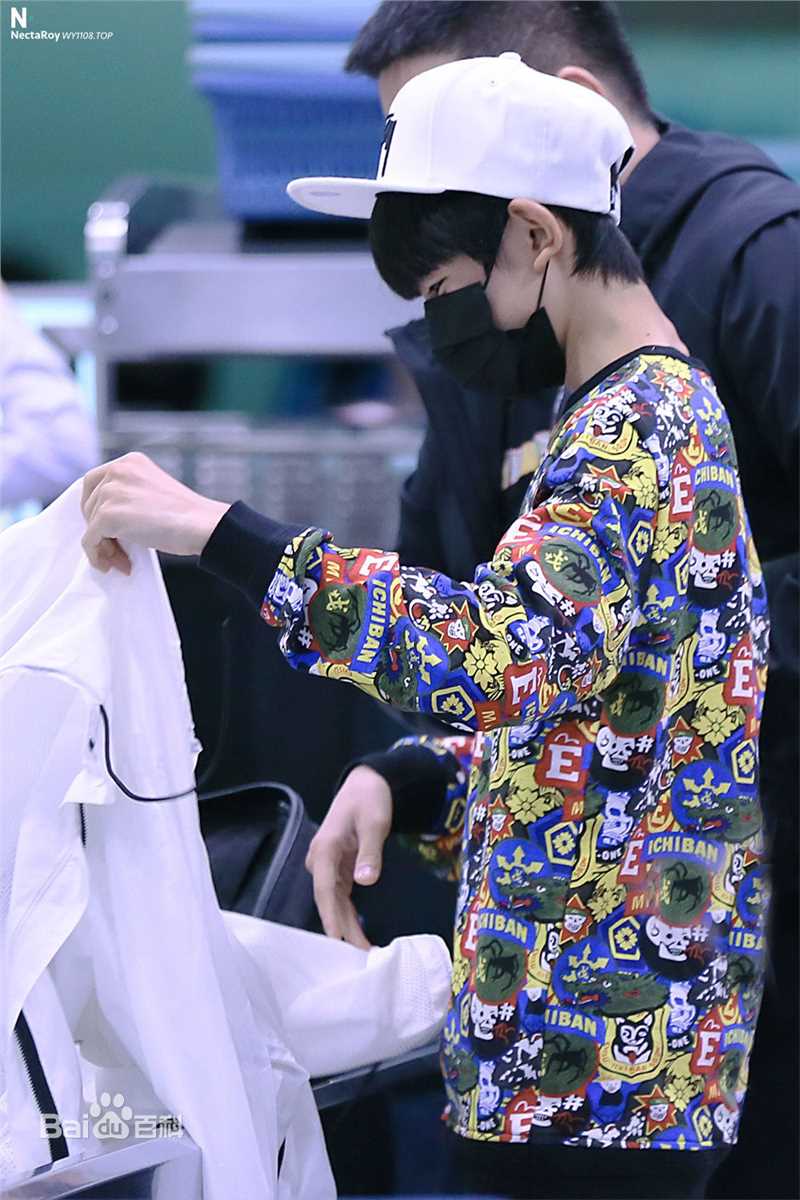 王源(Roy)的机场画报2015素颜照相册