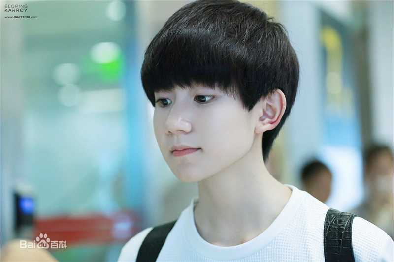 王源(Roy)的机场画报2015素颜照相册