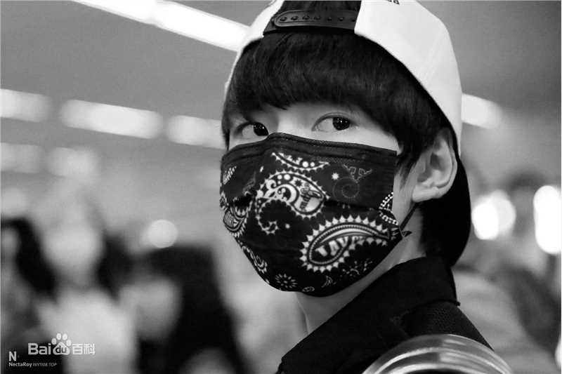 王源(Roy)的机场画报2015素颜照相册