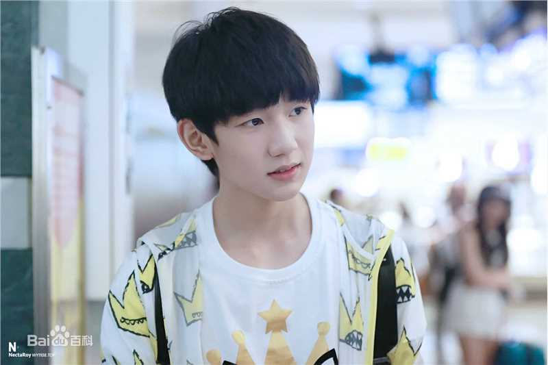 王源(Roy)的机场画报2015素颜照相册