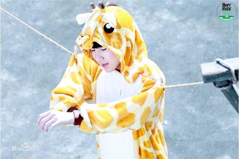 王源(Roy)代言蒙牛酸酸乳性感图片图集