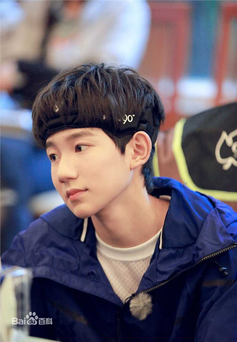 王源(Roy)综艺全员加速中素颜照壁纸