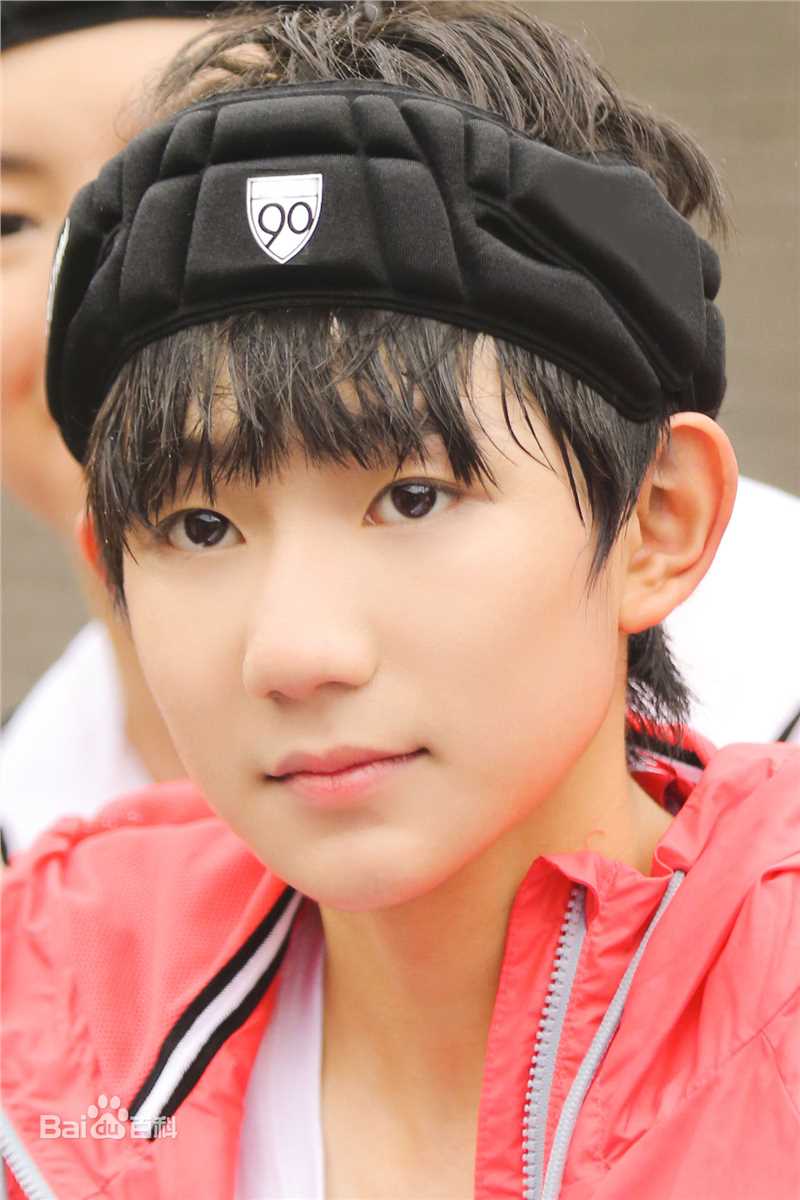 王源(Roy)综艺全员加速中素颜照壁纸