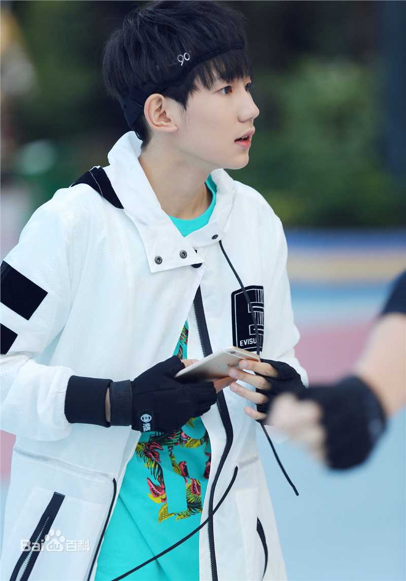 王源(Roy)综艺全员加速中素颜照壁纸