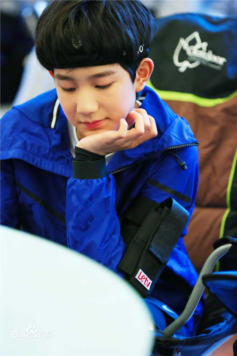 王源(Roy)综艺全员加速中素颜照壁纸