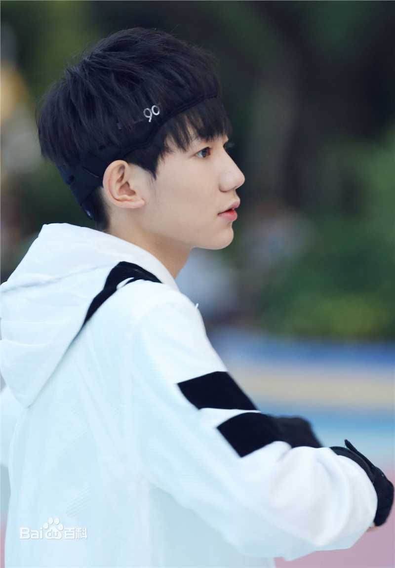 王源(Roy)综艺全员加速中素颜照壁纸