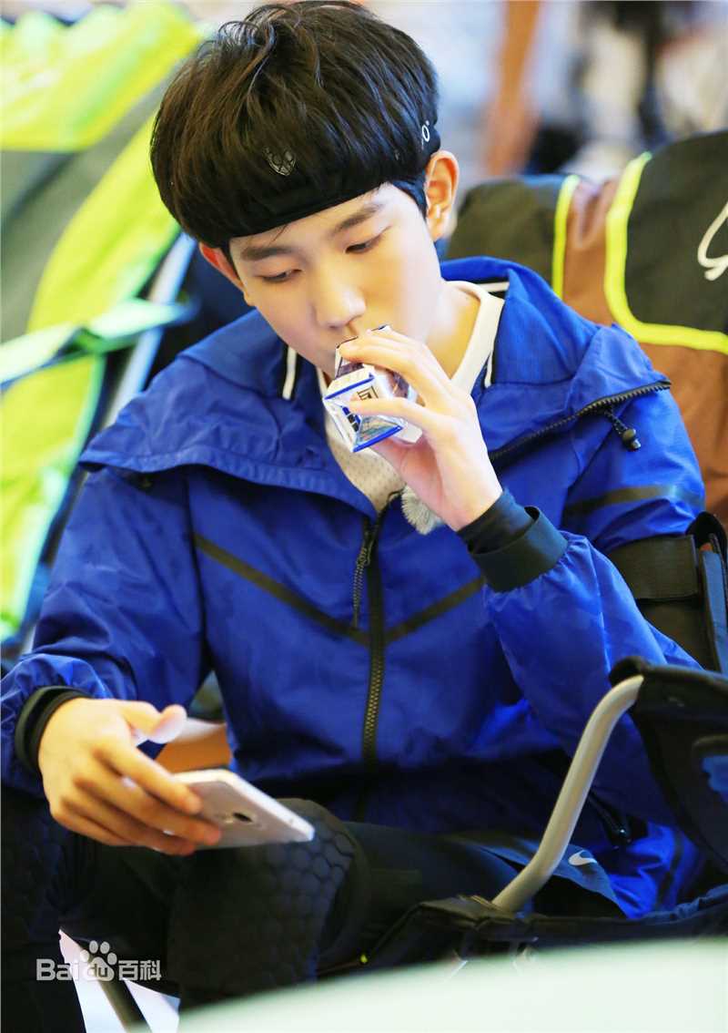 王源(Roy)综艺全员加速中素颜照壁纸