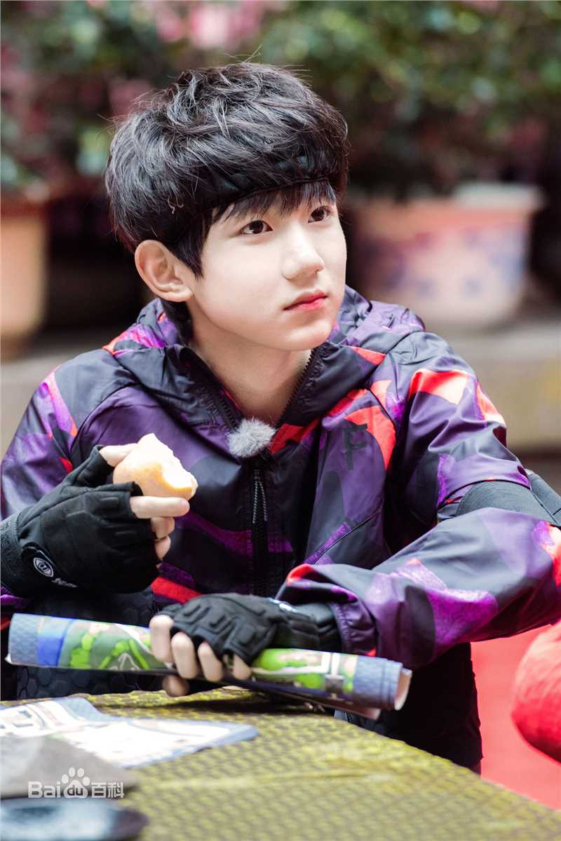 王源(Roy)综艺全员加速中素颜照壁纸