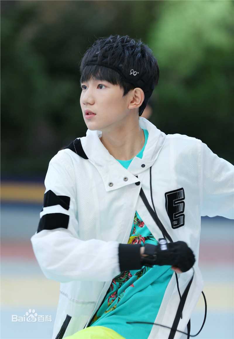 王源(Roy)综艺全员加速中素颜照壁纸