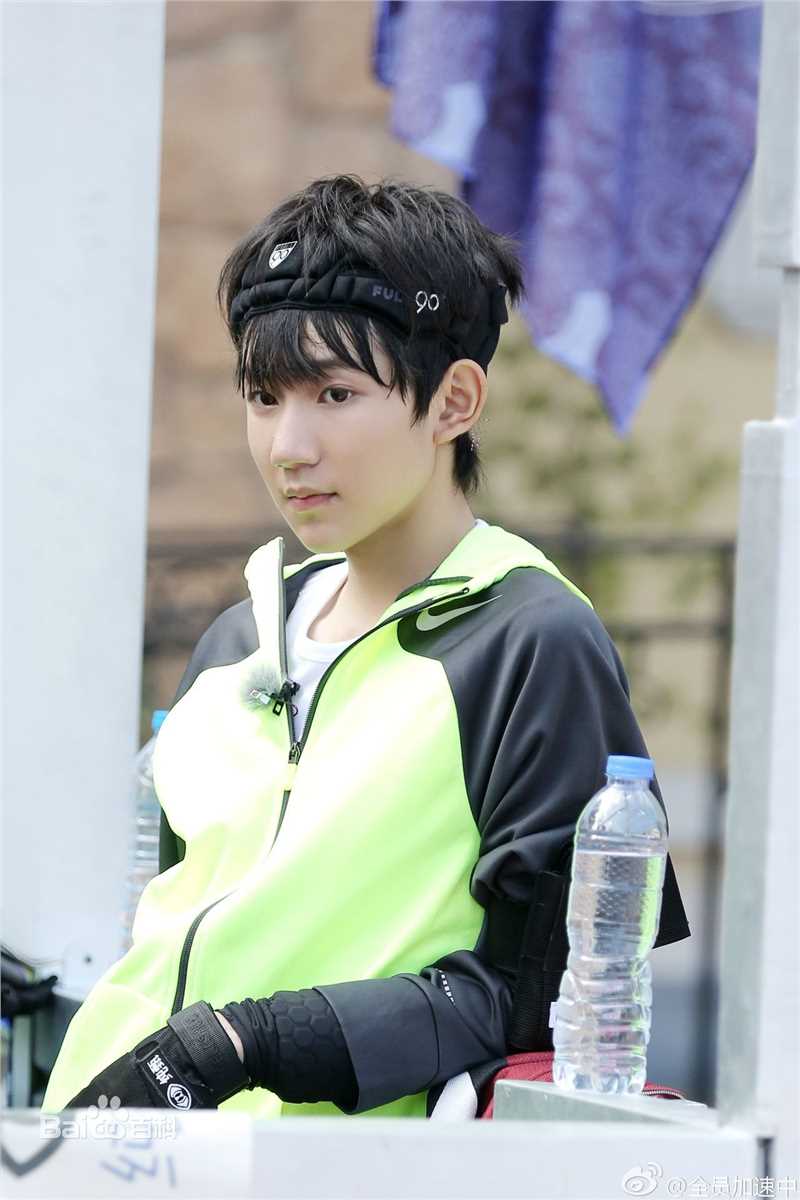 王源(Roy)综艺全员加速中素颜照壁纸