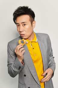 于和伟西装照素颜照相册