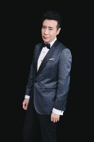 于和伟西装照性感图片图集