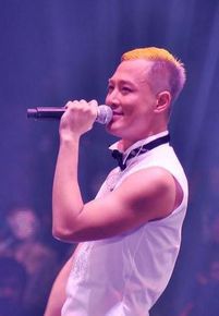 林峯/林峰(LAM Raymond)林峰2013红馆演唱会图册前后照片