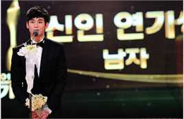 金秀贤(Kim Soo Hyun、キム スヒョン)KBS演技大赏(2011)壁纸壁纸