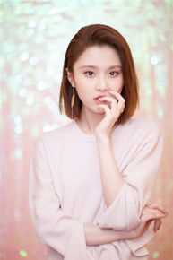 张慧雯(Zhang Huiwen)Men's Uno Young周年派对壁纸壁纸