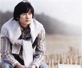 沈智浩(;Shim Ji Ho)绿色椅子前后照片