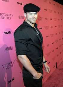 凯南·鲁兹(Kellan Lutz)凯南活动宣传图片素颜照相册