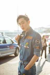 张若昀机场街拍壁纸壁纸