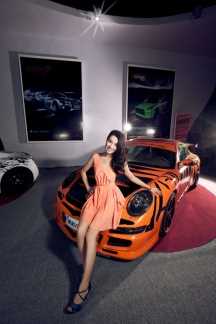 优质酥胸微露的R女郎图片