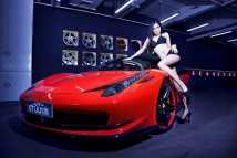 最新美女记清红色超跑壁纸