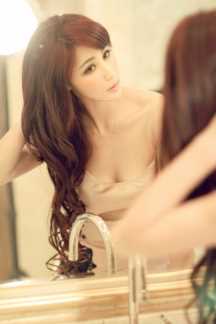 优质浴缸里的性感小模特相册