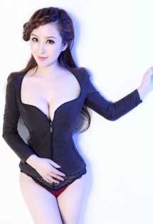 特别专辑性感嫩模傲人胸器令人垂涎欲滴图片